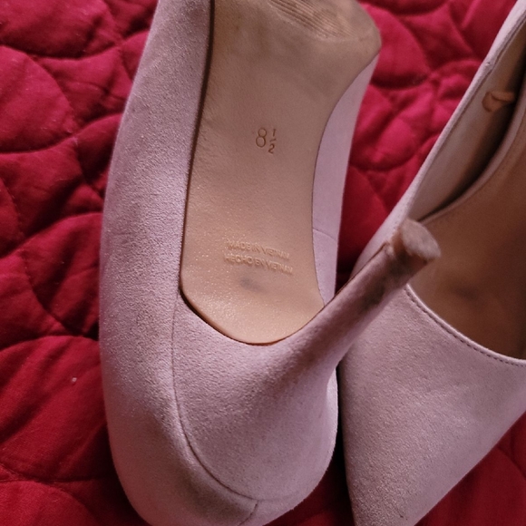 Heels - Picture 3 of 4